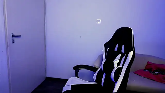 ShyHotNerd online show from November 10, 2025, 1:21 am