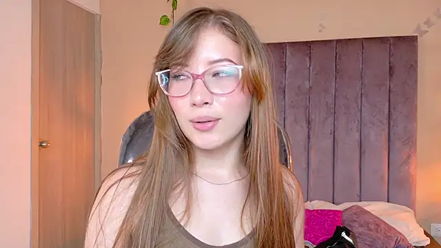 Dahlia Rousse online show from May 23, 2026, 4:44 am