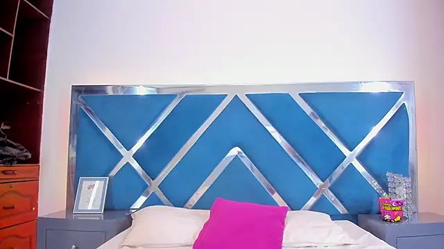 LucineArias online show from October 31, 2025, 8:49 pm