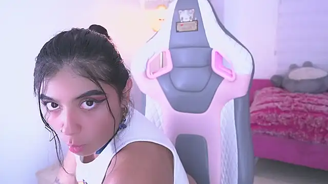 Zoee 0 online show from January 22, 2025, 4:55 am