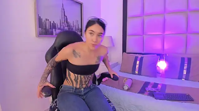 Snapshot of MeganPresleyy chatting on July 16, 2026, 12:29 am MeganPresleyy online show from July 16, 2026, 12:29 am