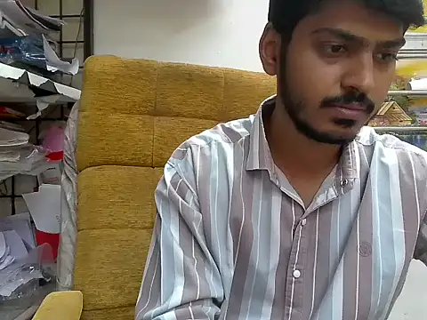 cute modell online show from November 12, 2025, 7:12 am