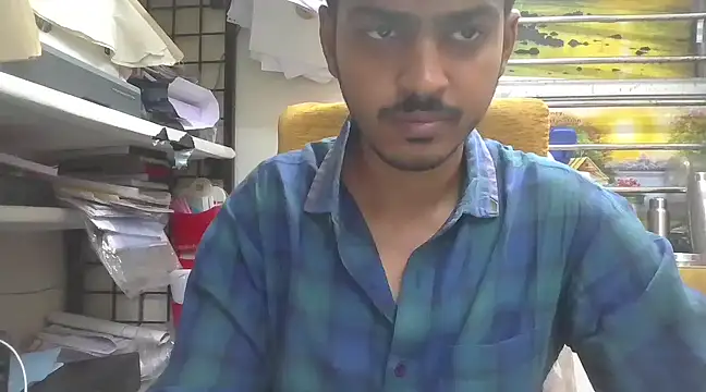 cute modell online show from March 1, 2025, 12:23 pm