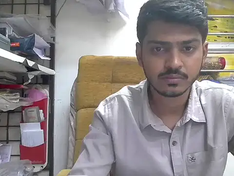 cute modell online show from December 19, 2025, 11:56 am