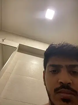 cute modell online show from October 17, 2025, 4:42 pm