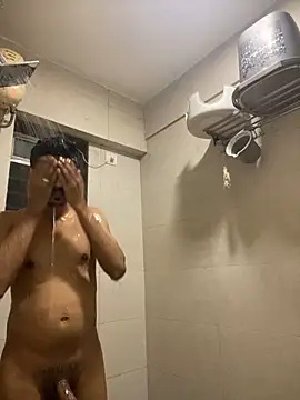 cute modell online show from September 12, 2025, 5:45 pm