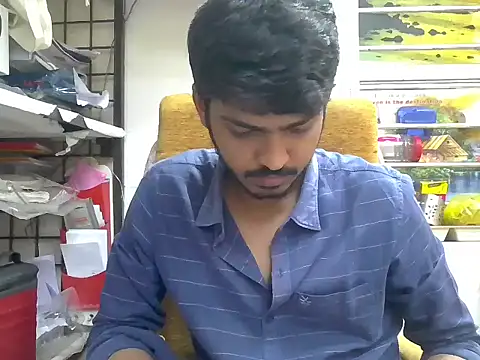 cute modell online show from November 10, 2025, 11:59 am