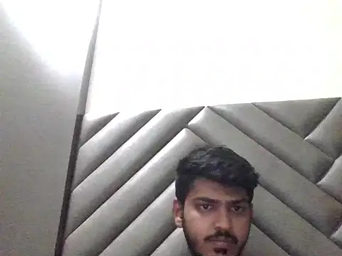 cute modell online show from December 3, 2025, 6:40 pm