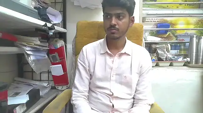 cute modell online show from March 3, 2025, 1:01 pm