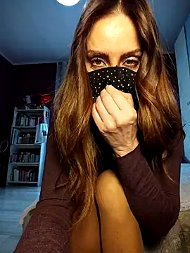 Akemi rossi online show from March 9, 2026, 1:14 pm