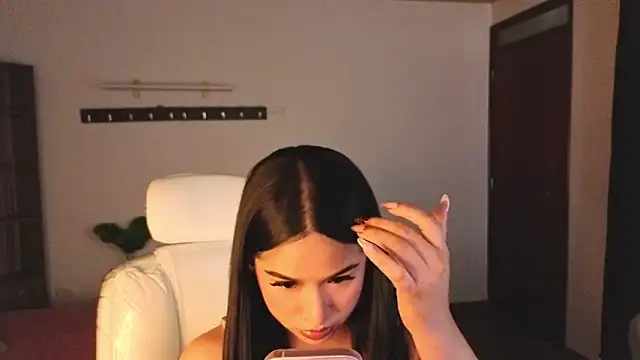 Renaxi Smith online show from March 26, 2026, 7:56 pm