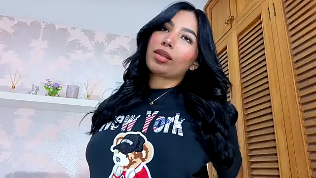 CharlotteGraay online show from November 14, 2025, 7:50 pm