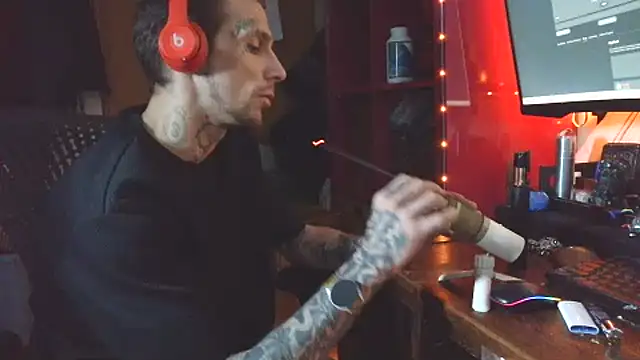 Snapshot of Aru916 chatting on December 1, 2025, 1:56 pm Aru916 online show from December 1, 2025, 1:56 pm