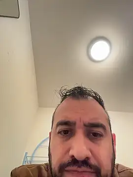 leonardohot1987 online show from December 5, 2025, 6:28 pm