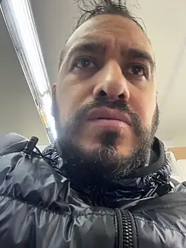 leonardohot1987 online show from February 4, 2026, 5:41 pm