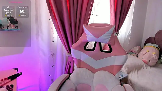 sweetfoxy 17 online show from April 8, 2026, 7:37 pm