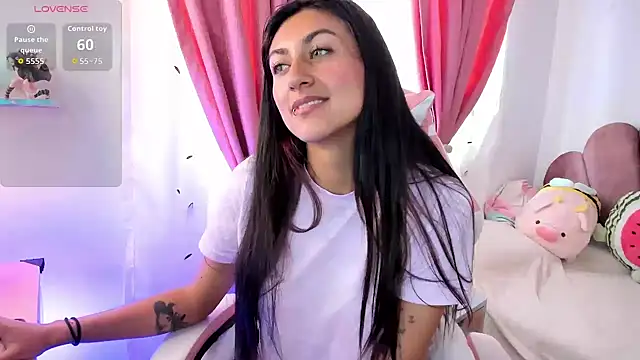 sweetfoxy 17 online show from April 6, 2026, 7:04 pm