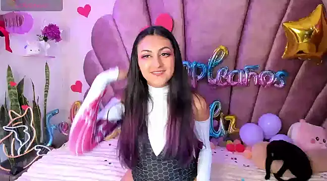 sweetfoxy 17 online show from February 25, 2025, 6:12 pm