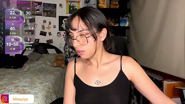 Snapshot of B0nnie_H0ney chatting on February 8, 2026, 12:30 am B0nnie H0ney online show from February 8, 2026, 12:30 am