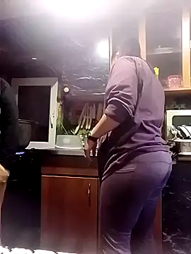 Snapshot of Rosanna_Rennie chatting on October 28, 2025, 12:48 pm Rosanna Rennie online show from October 28, 2025, 12:48 pm