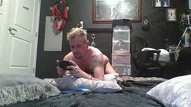 Snapshot of AQuickPhyx chatting on April 18, 2026, 6:38 am AQuickPhyx online show from April 18, 2026, 6:38 am