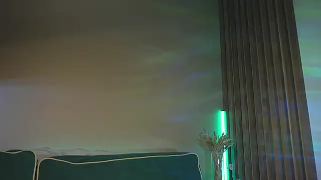 milasmiu online show from February 12, 2025, 9:11 pm