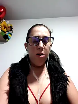 CHARLOTTE 1711 online show from October 24, 2025, 3:38 am