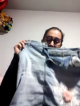 CHARLOTTE 1711 online show from October 15, 2025, 4:00 am