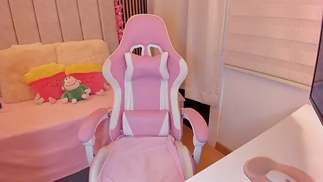 tamy xoo online show from April 18, 2026, 8:09 pm