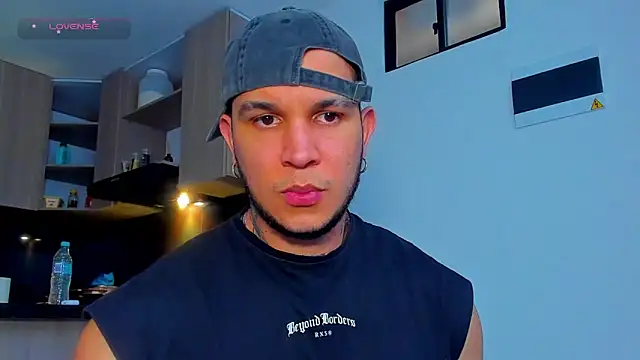 Snapshot of austinoficial chatting on May 25, 2026, 10:08 pm austinoficial online show from May 25, 2026, 10:08 pm