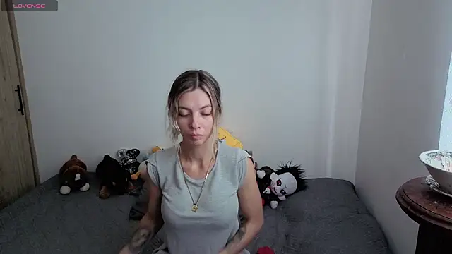 Snapshot of Princezzlove3 chatting on February 9, 2026, 1:09 pm Princezzlove3 online show from February 9, 2026, 1:09 pm