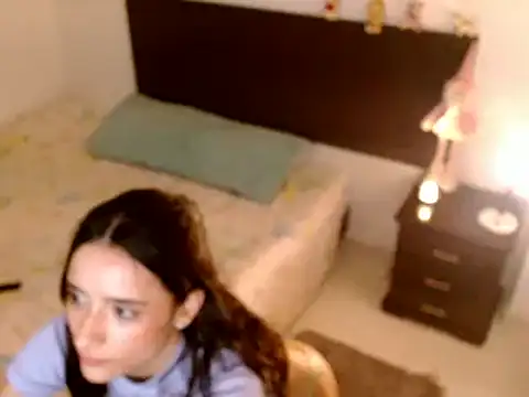 Snapshot of Aurrorasweet chatting on February 3, 2025, 4:35 am Aurrorasweet online show from February 3, 2025, 4:35 am