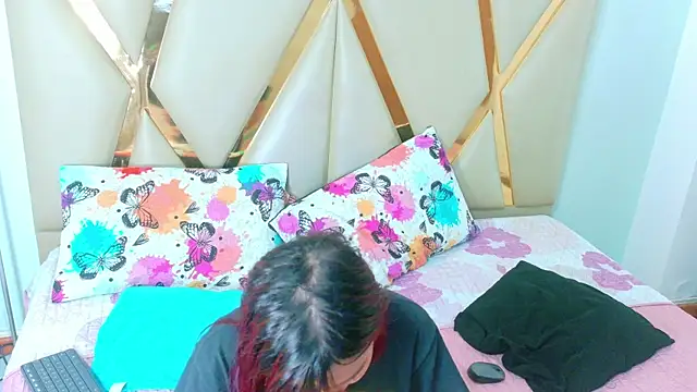 hot-littlechill online show from October 20, 2025, 7:36 pm