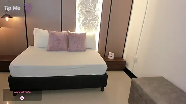 lilly ass  online show from November 17, 2025, 1:04 pm