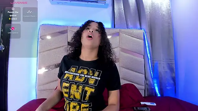 BrigitteRoy  online show from April 18, 2026, 3:09 am