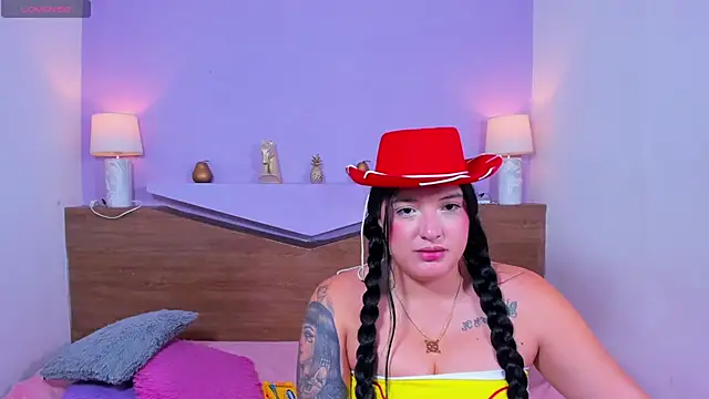 Snapshot of ScarletEmber3 chatting on September 11, 2025, 5:07 am ScarletEmber3 online show from September 11, 2025, 5:07 am