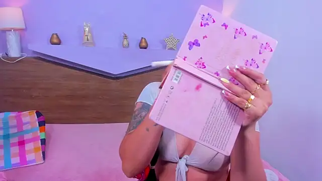 Snapshot of ScarletEmber3 chatting on October 7, 2025, 4:46 am ScarletEmber3 online show from October 7, 2025, 4:46 am