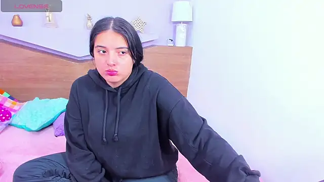 Snapshot of ScarletEmber3 chatting on October 12, 2025, 3:52 am ScarletEmber3 online show from October 12, 2025, 3:52 am