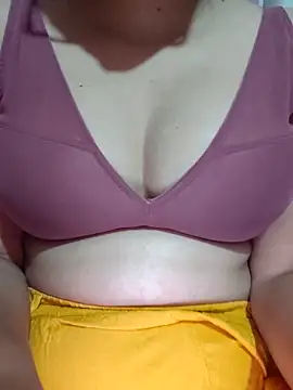 nikkibenza online show from December 2, 2025, 7:32 am