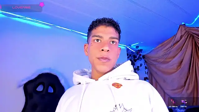 Snapshot of Ethan_Boyy chatting on November 27, 2025, 10:32 pm Ethan Boyy online show from November 27, 2025, 10:32 pm