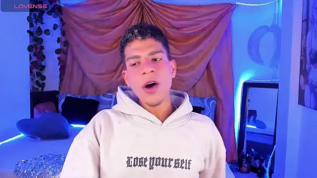 Snapshot of Ethan_Boyy chatting on October 25, 2025, 11:05 pm Ethan Boyy online show from October 25, 2025, 11:05 pm