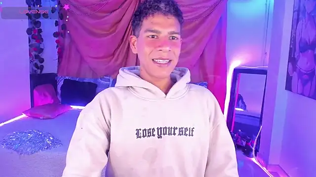 Snapshot of Ethan_Boyy chatting on October 29, 2025, 11:25 pm Ethan Boyy online show from October 29, 2025, 11:25 pm