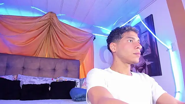 Snapshot of Ethan_Boyy chatting on September 23, 2025, 9:55 pm Ethan Boyy online show from September 23, 2025, 9:55 pm