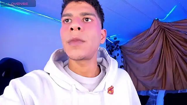 Snapshot of Ethan_Boyy chatting on November 22, 2025, 10:30 pm Ethan Boyy online show from November 22, 2025, 10:30 pm