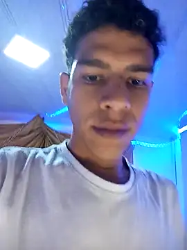 Snapshot of Ethan_Boyy chatting on November 9, 2025, 6:01 pm Ethan Boyy online show from November 9, 2025, 6:01 pm