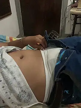 alejo5288 online show from April 7, 2026, 2:08 pm