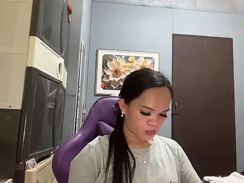 SophiaCourthaway online show from November 6, 2025, 10:47 pm