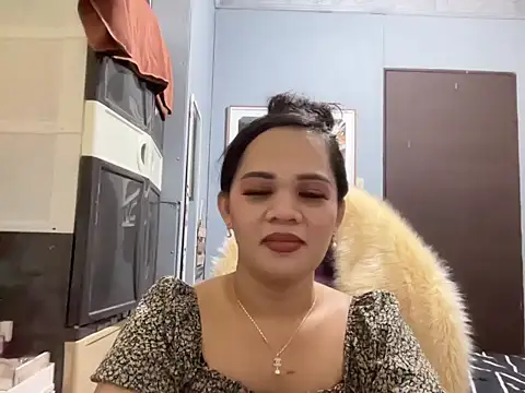 SophiaCourthaway online show from November 2, 2025, 4:01 pm