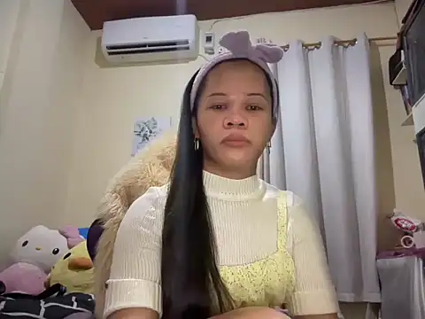 SophiaCourthaway online show from July 7, 2026, 9:46 am