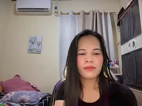 SophiaCourthaway online show from June 6, 2026, 2:33 pm